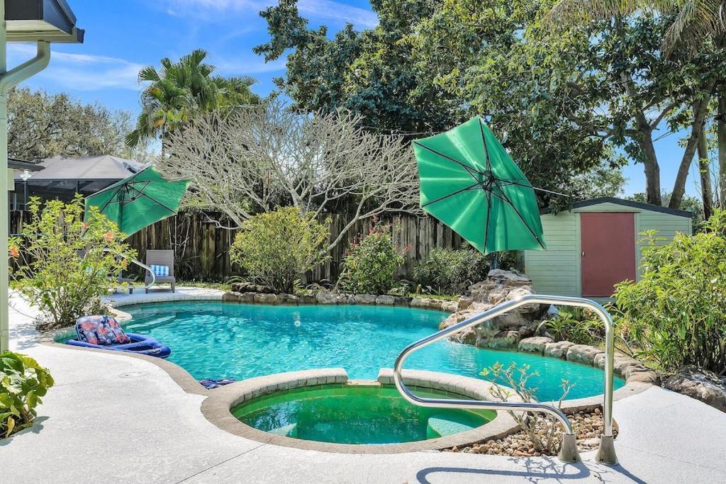Pool Heat I Firepit And Bbq I 75"Tv I Foosball I 581Mbps Cooper City Екстер'єр фото