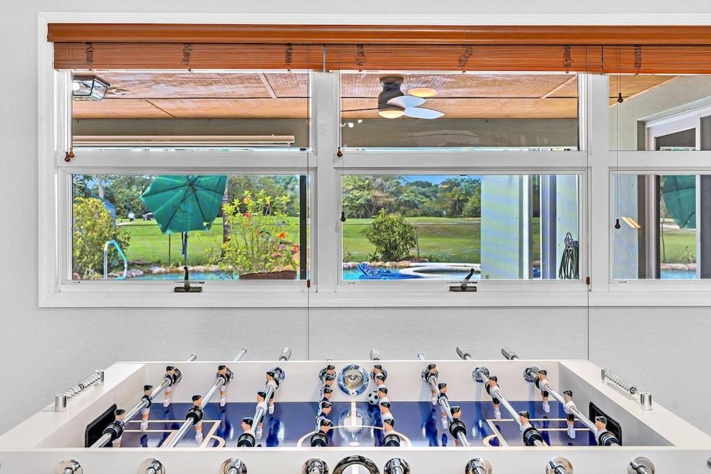 Pool Heat I Firepit And Bbq I 75"Tv I Foosball I 581Mbps Cooper City Екстер'єр фото
